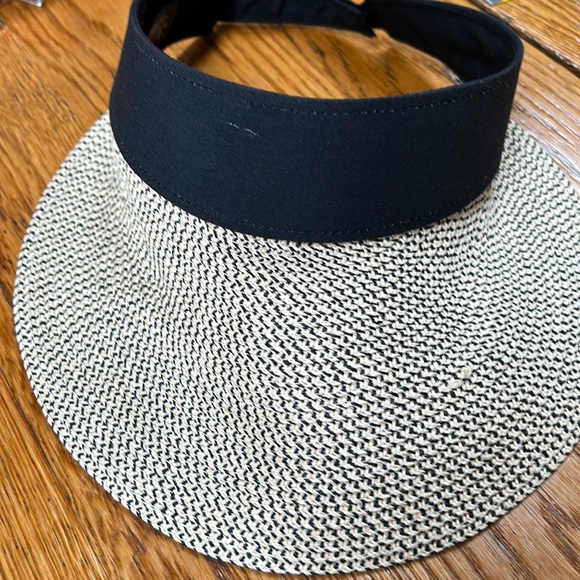 JHats Accessories - JHats brand straw sun visor.  Velcro close on band. Tan/black. One size.